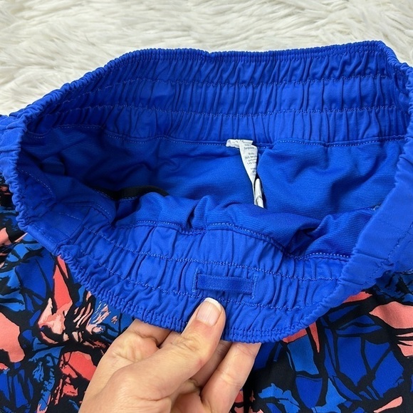 Lululemon Tracker Short IV (4-way Stretch) Paint Storm Harbor Blue Multi / Black - Picture 2 of 5